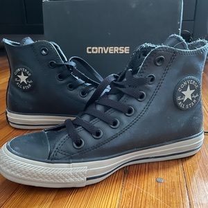 Converse Chuck Taylor Hightop Sneakers 6.5